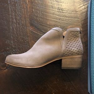 Sunina boots size 8 brand new never worn mushroom